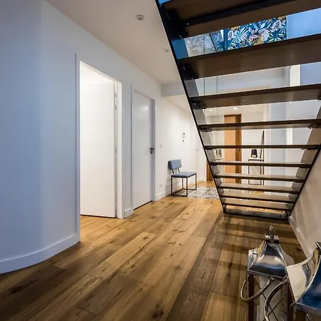 Bloomy Keyweek Amazing Townhouse Close To Cote Des Basques Beach ヴィラ *